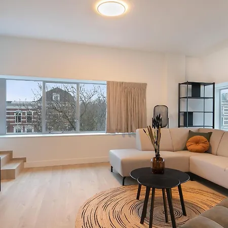 2 Bedroom In Center W Free Parking *