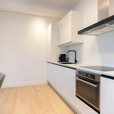 2 Bedroom In Center W Free Parking *