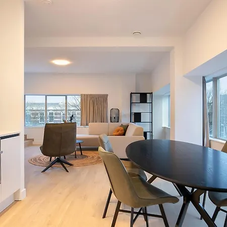 2 Bedroom In Center W Free Parking
