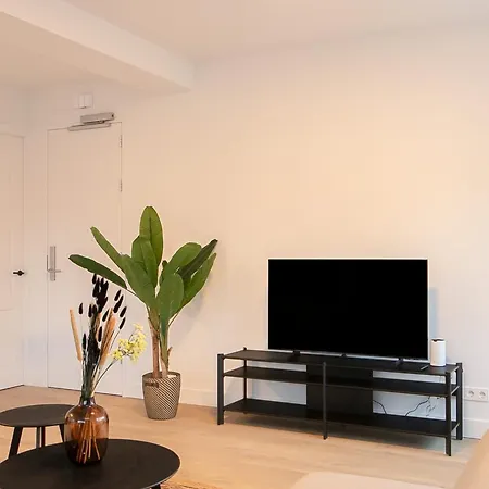 아파트 2 Bedroom In Center W Free Parking *