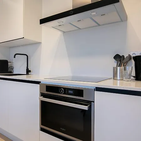 2 Bedroom In Center W Free Parking