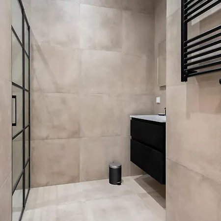 아파트 2 Bedroom In Center W Free Parking