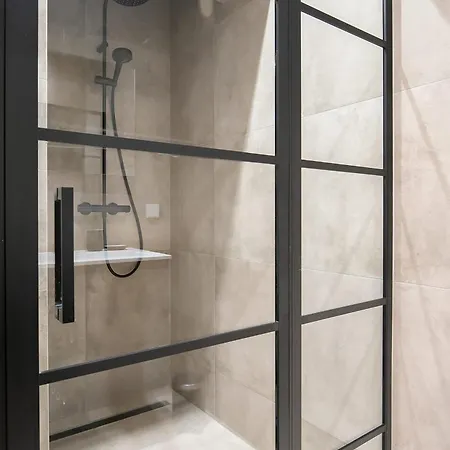 2 Bedroom In Center W Free Parking 로테르담