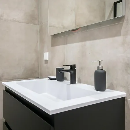 아파트 2 Bedroom In Center W Free Parking *